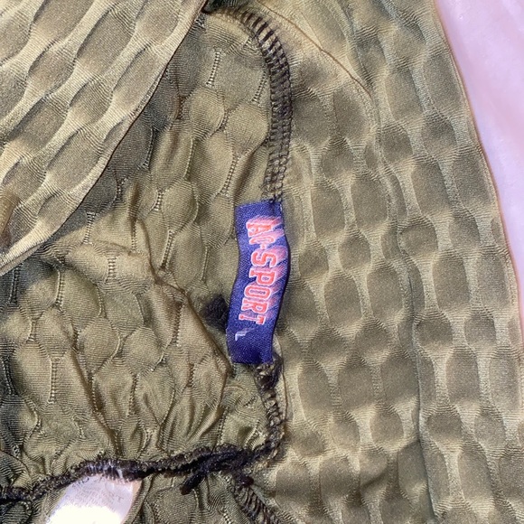 Green work out/ causal shorts - Picture 3 of 4